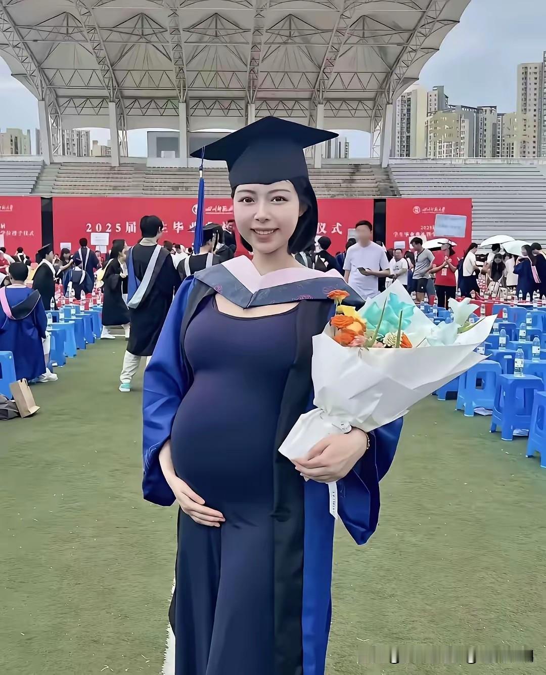 读书生娃两不误，这是国家政策允许的，但这个女人把它晒到网上，还是有点不妥，这有什