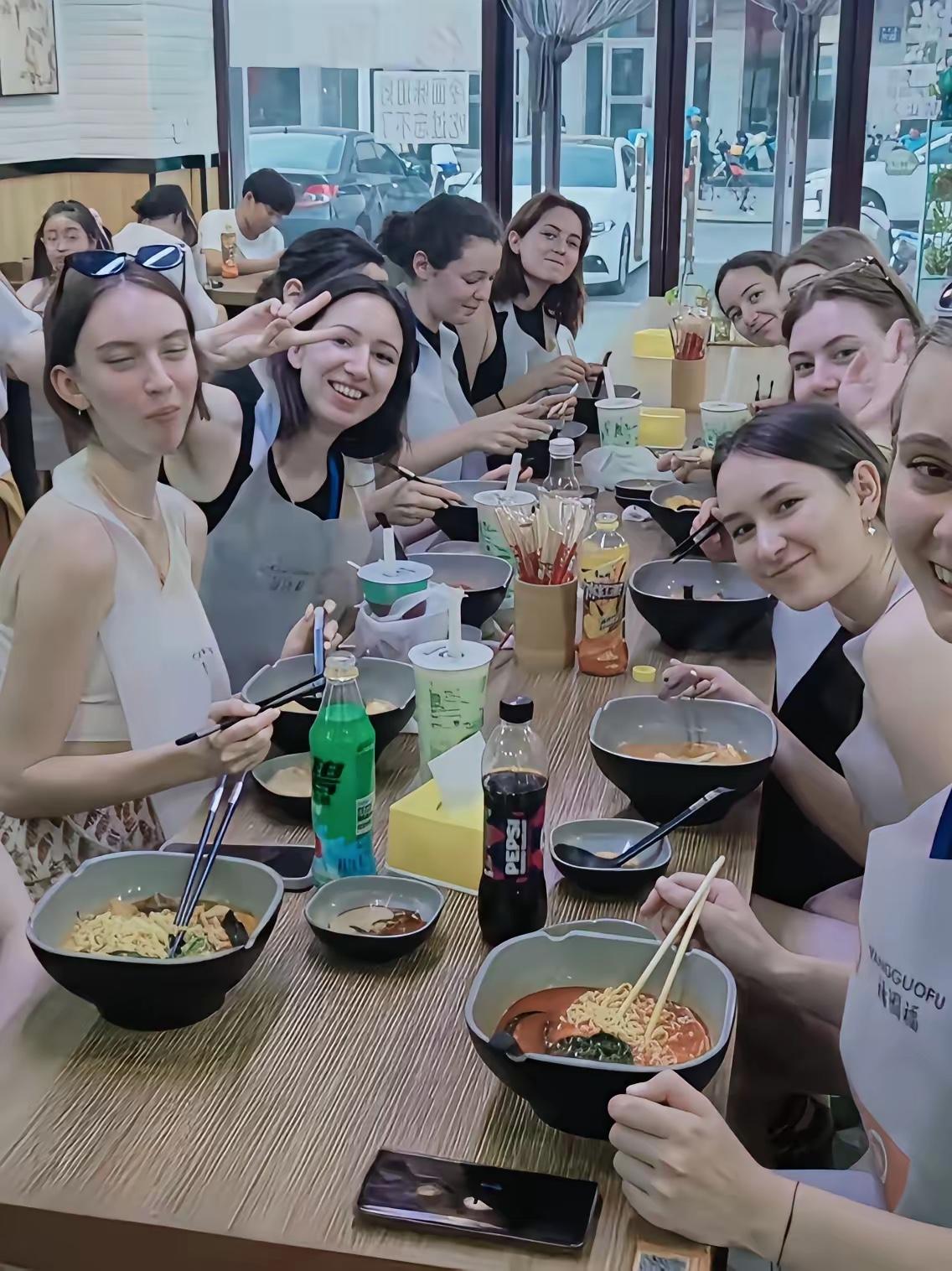 我就想不通了，现在外国女孩在中国的特别多，特别是中俄免签了，只要你不是特别难看，