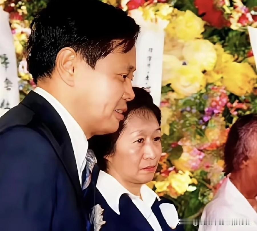 杜聿明追悼会推迟18天，为何身在台湾的子女无法前来奔丧？