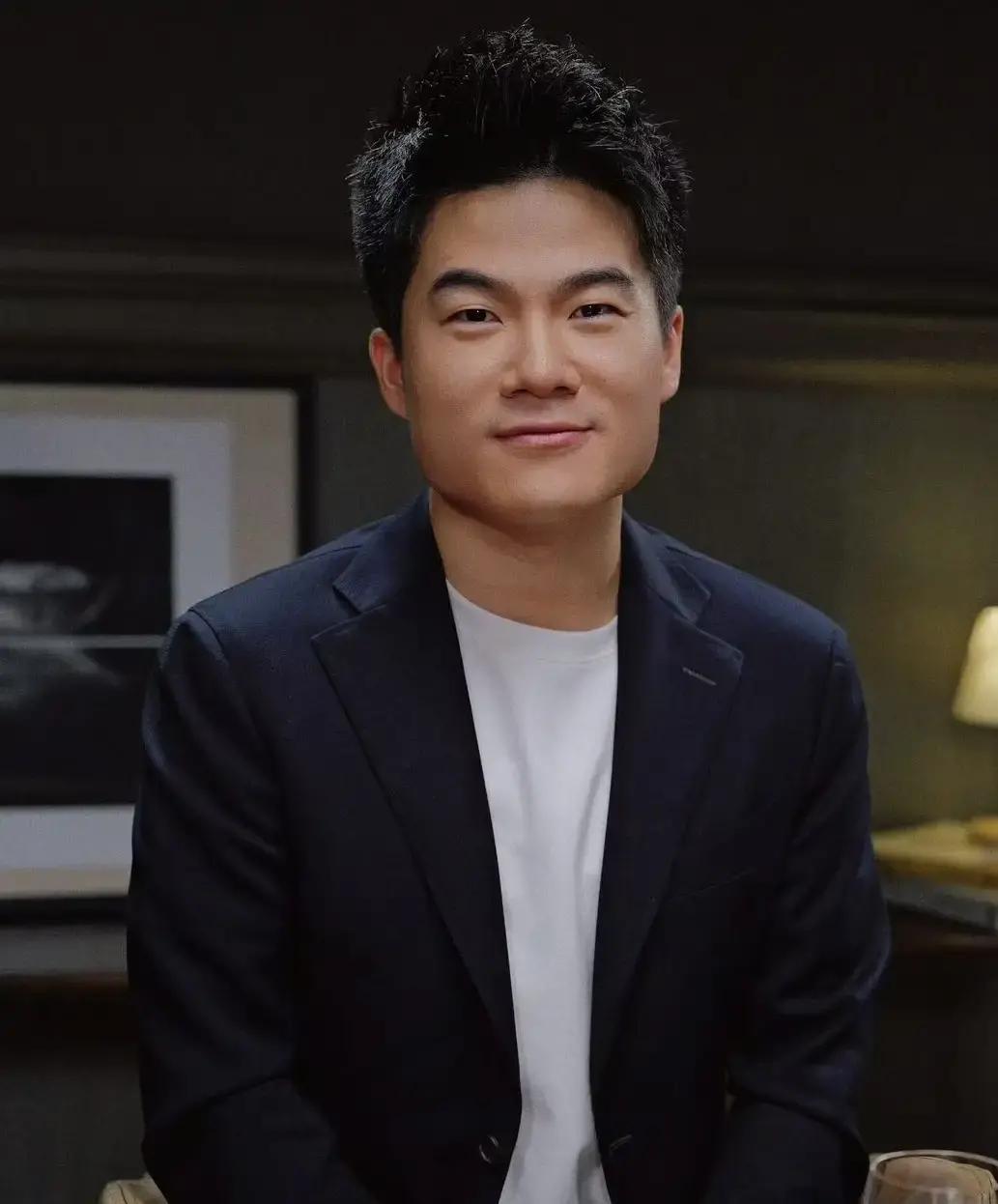 直播间退货率飙到60%！
 
我刷到凌晨三点，终于看清董宇辉的底牌。
 
他卖桃