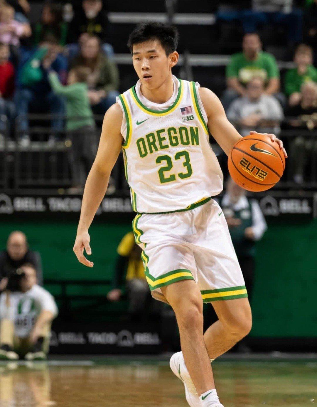 林葳对阵冈萨加替补登场17分钟，4投3中得到赛季新高的9分 