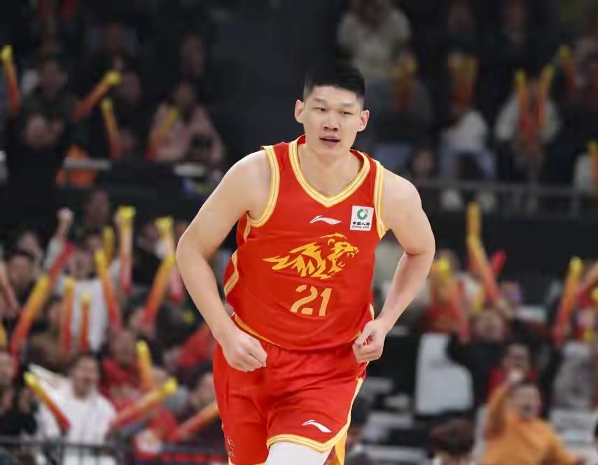 广东队机会来了，太需要这个内线了！
浙江广厦队对于胡金秋的交易持开放态度，意思就