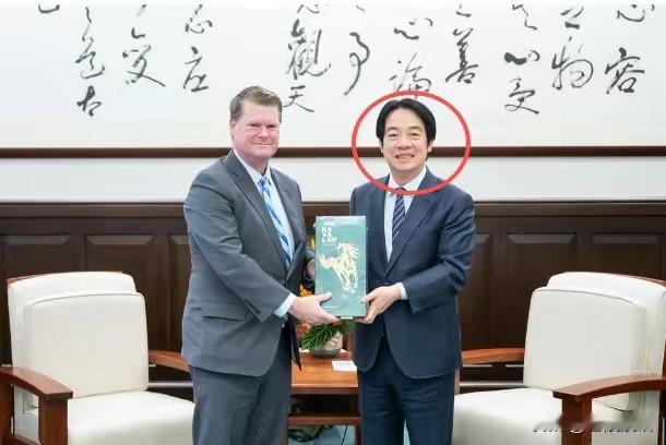 看来赖清德要一条道走到黑啦，竟敢同大陆谈“实力”。

赖清德在台军相关活动中多次