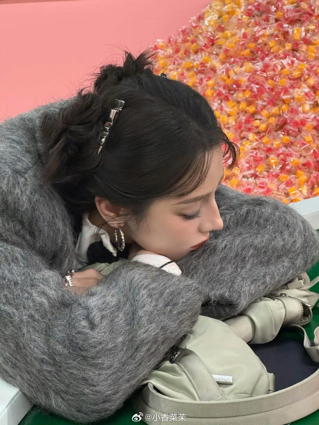 我整都不敢这么整😳😳巴姐这鼻子真的别人隆鼻都不敢垫这么高吧迪丽热巴 ​​​