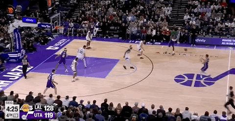 东契奇三分打停爵士！ 怒吼！猛了猛了！湖人领先12分！湖人vs爵士