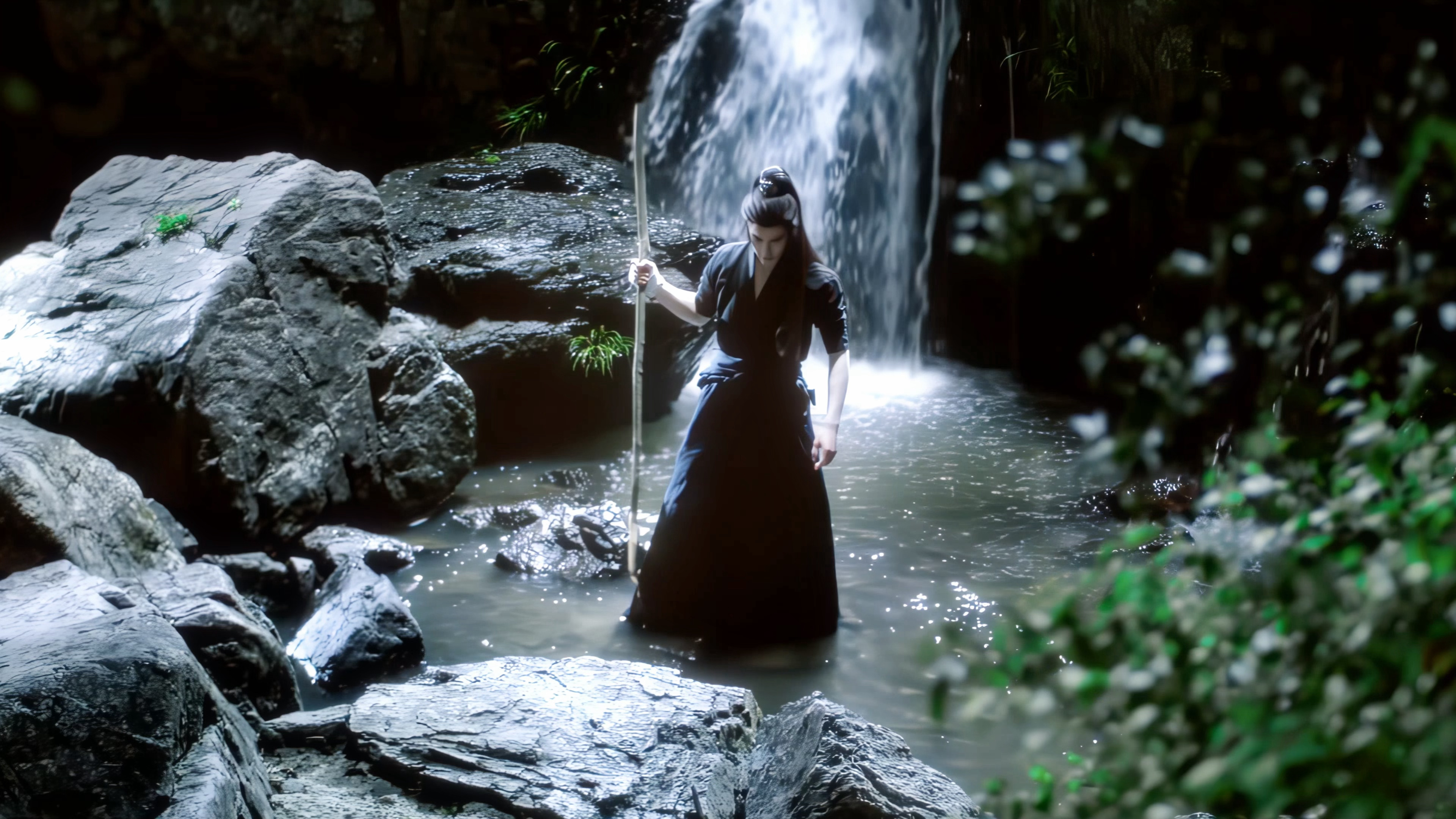 月 下 侠 者 🌖张凌赫逐玉