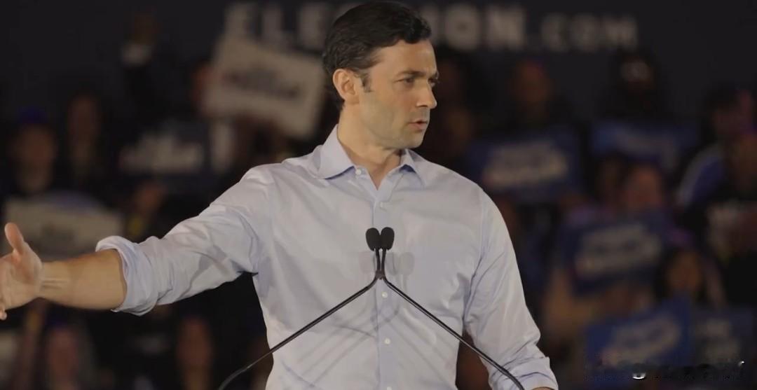 民主党佐治亚州参议员乔恩·奥索夫的演讲火遍全美，亮点众多。其中之一就是他说现在统