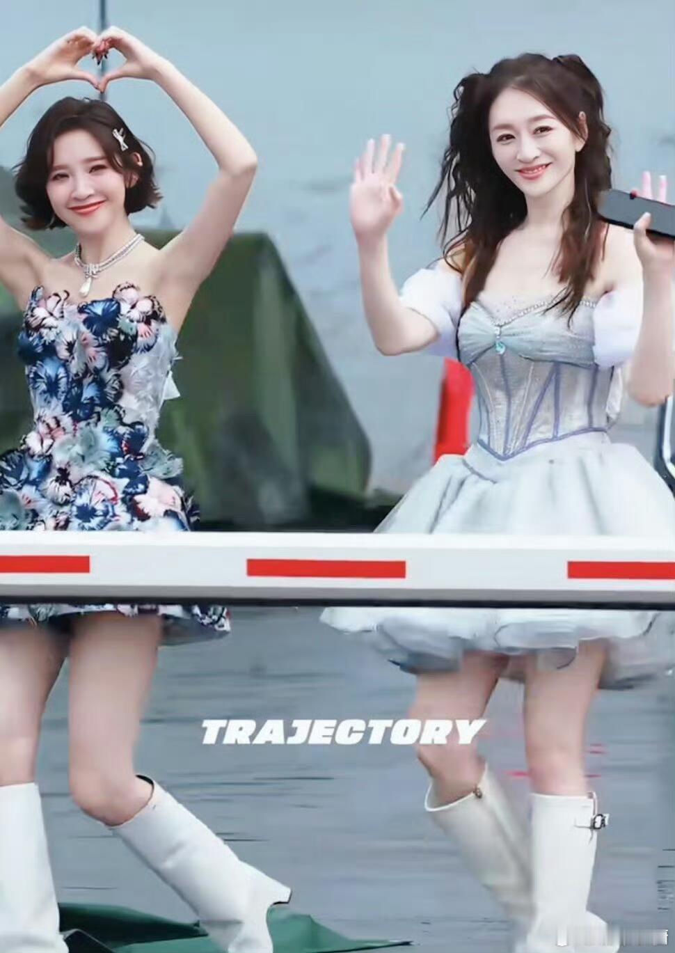 李小冉唐艺昕一公造型两位公主来咯！这状态是要俘获谁的心呀？超期待今晚的心愿便利贴