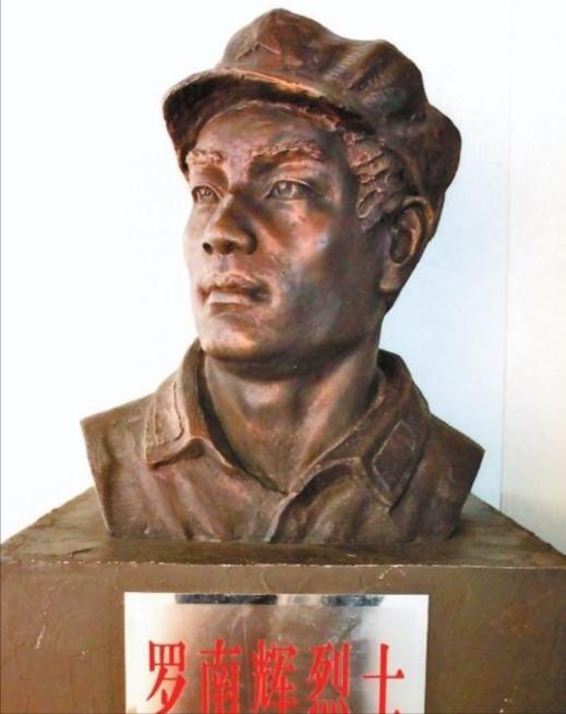 1930年，红军军委书记罗南辉被捕，敌人还没有用刑，他自己就先招了，为了试探他，