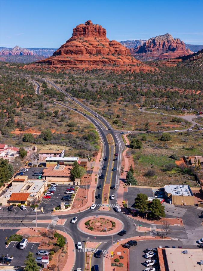 美国亚利桑那州，符合电影里美国的场景，像《变形金刚》啊，有类似的场景，很漂亮。