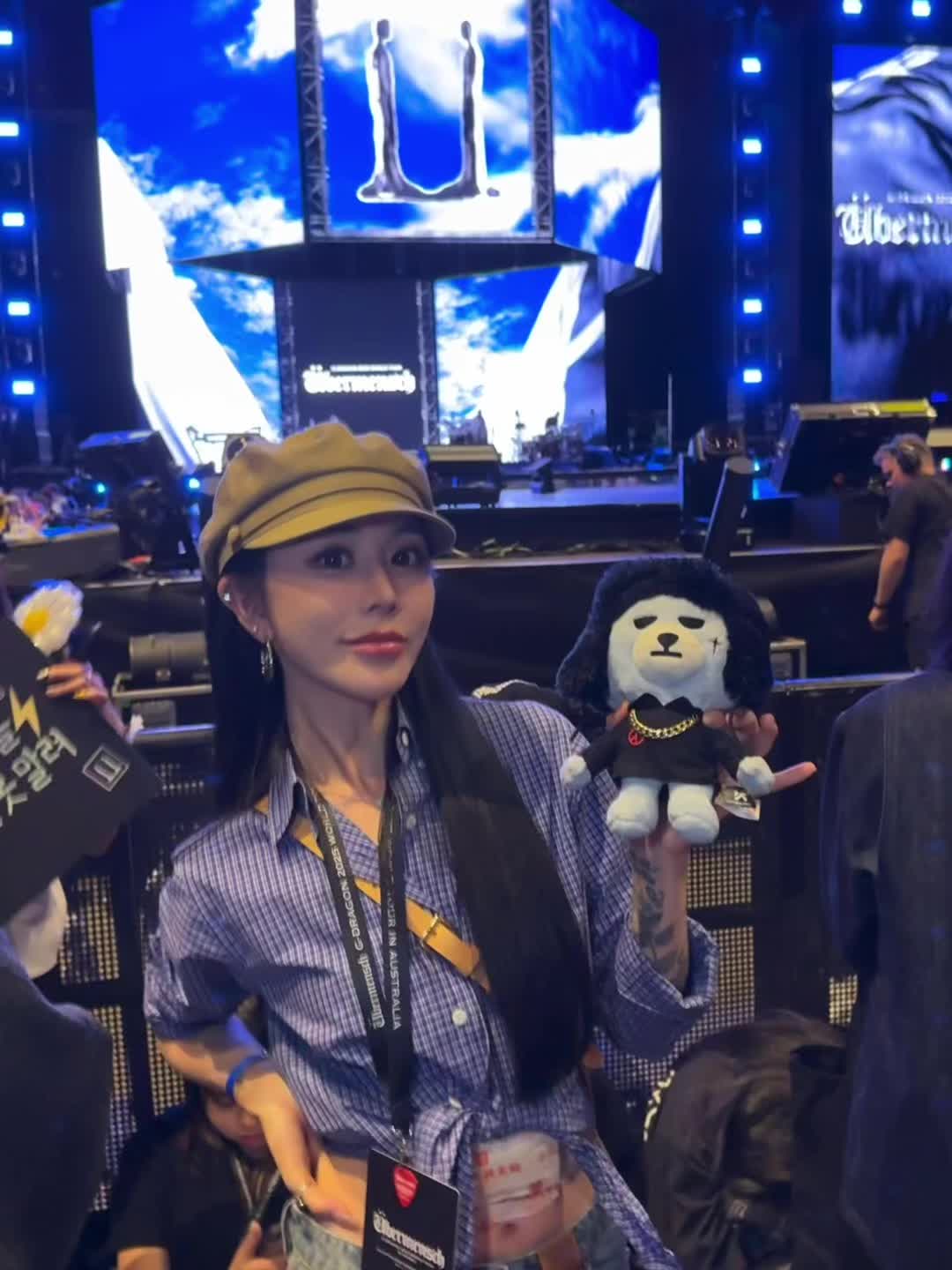 这次不只买你的周边 我也在你周边