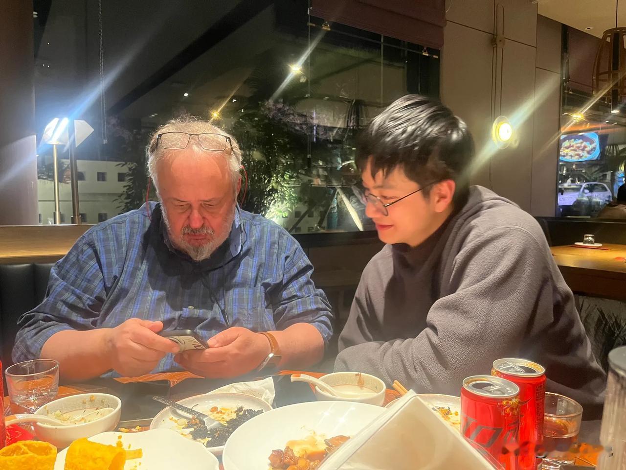 儿子
北方那个同学
每次回家都会被家长要求相亲
相亲故事是群快乐的源泉
我问他着