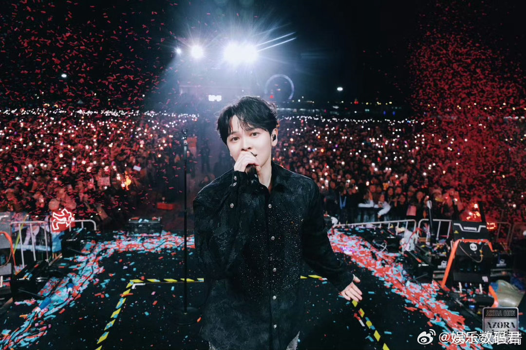 泡泡岛演出时长太感人了 泡泡岛第二天的舞台，从抒情到说唱无缝切换，张子墨、Cap