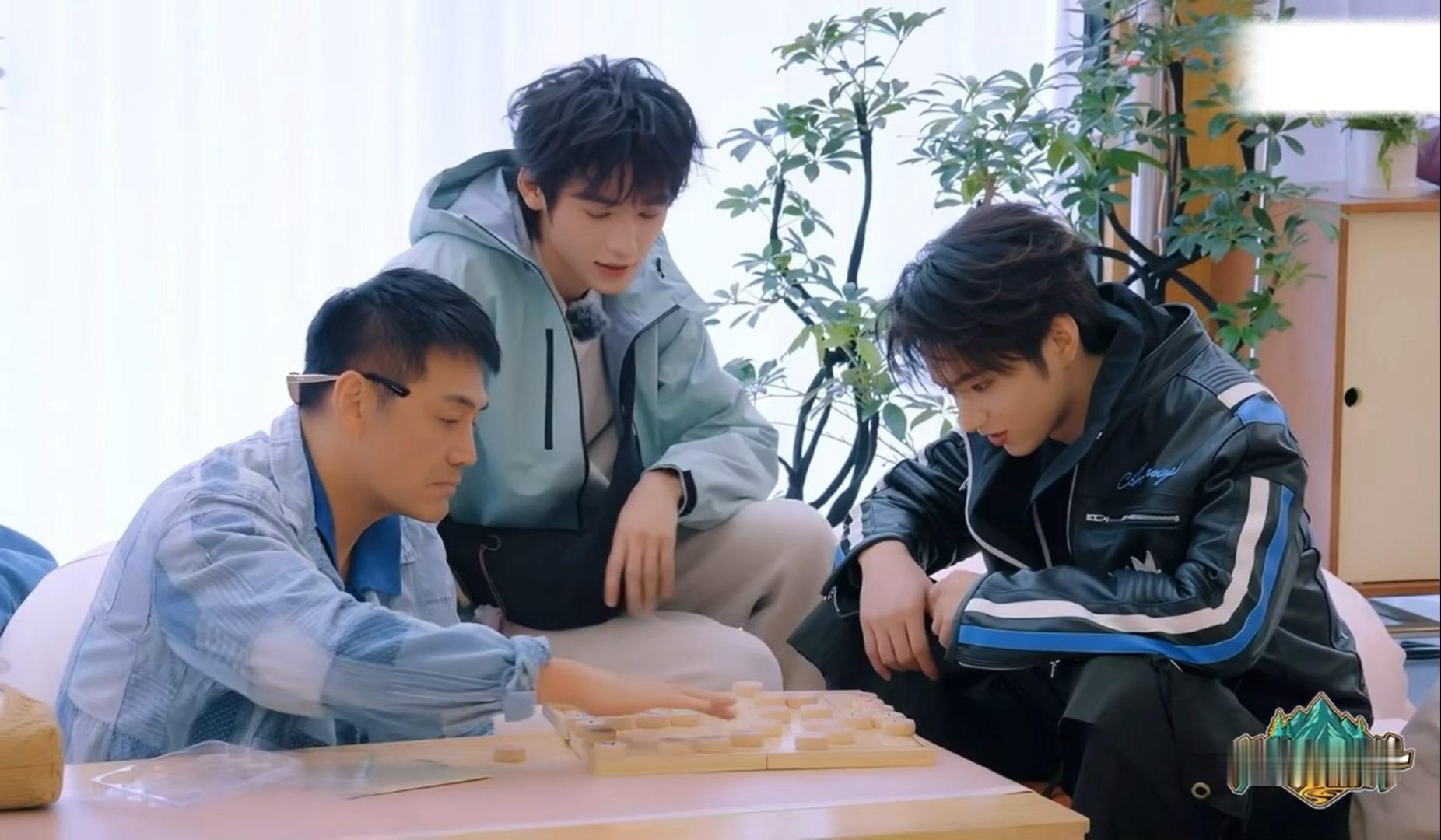 “老大爷在下棋～” 