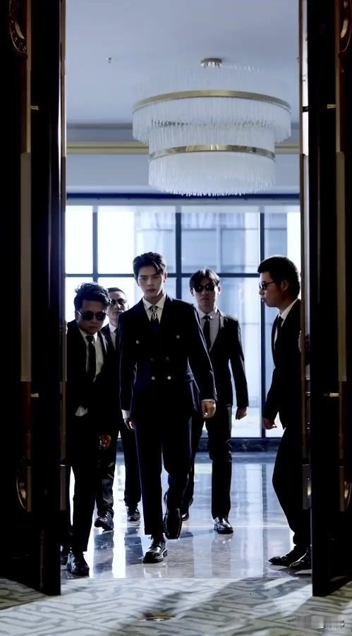 一打开短视频，好家伙，满屏都是“千亿总裁”！动不动就“三分钟收购公司”，随手甩出