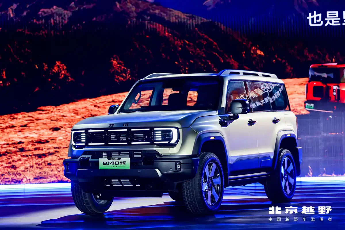 北京越野BJ40增程长续航版上市，焕新价16.98万元起。 