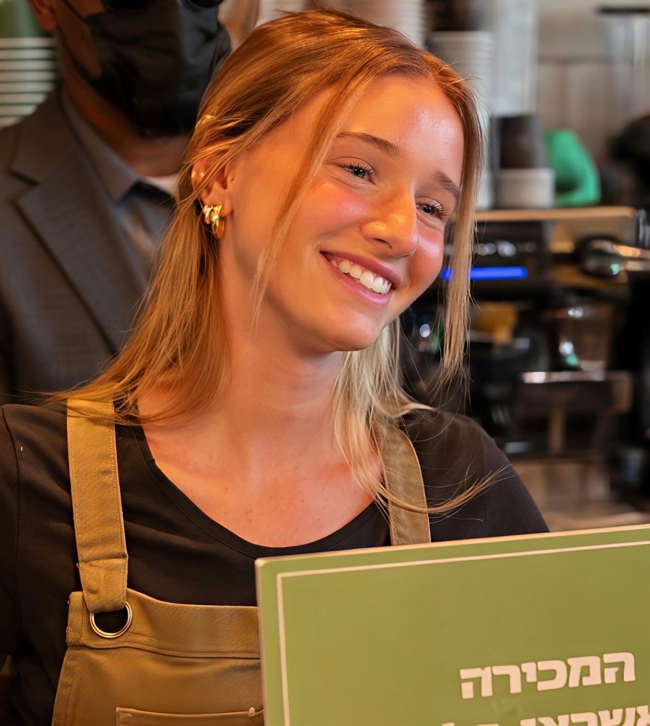 这个女孩竟意外出名，确实非常漂亮，眼睛像会说话。那么问题来了，内塔尼亚胡是死还是