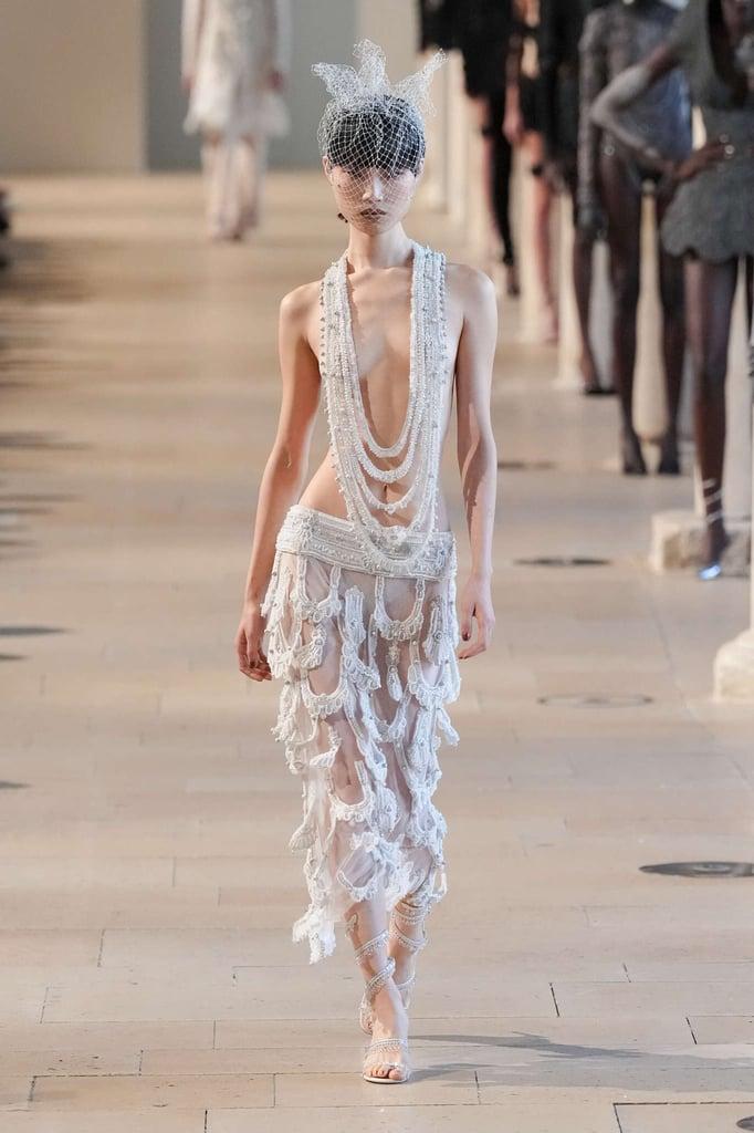 Rahul Mishra 2026秋冬高定系列在色彩上这次走的是一条从白昼到深夜