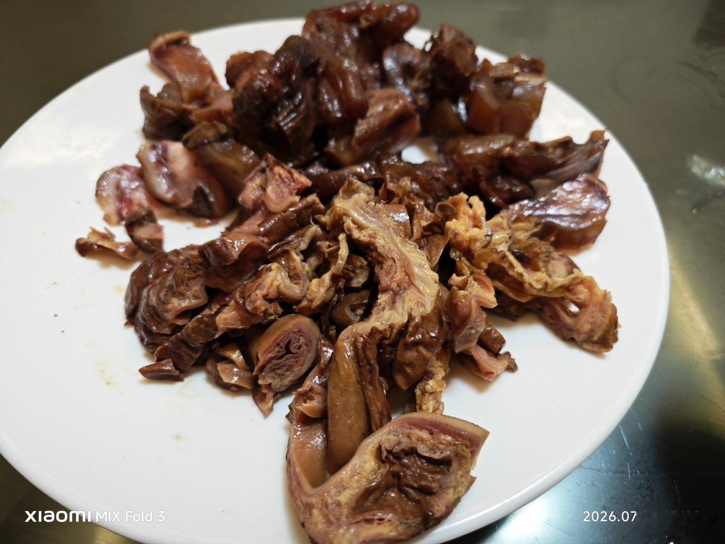 怀柔农村驴肉饭，肉比较硬，害怕噎着，没有敢吃，但是喝了点酒。 