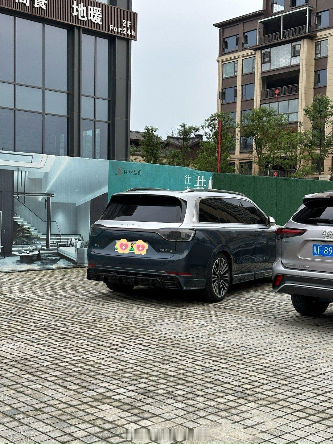 加了运动包围的问界M9，是不是更加油腻了？#问界m9# ​​​