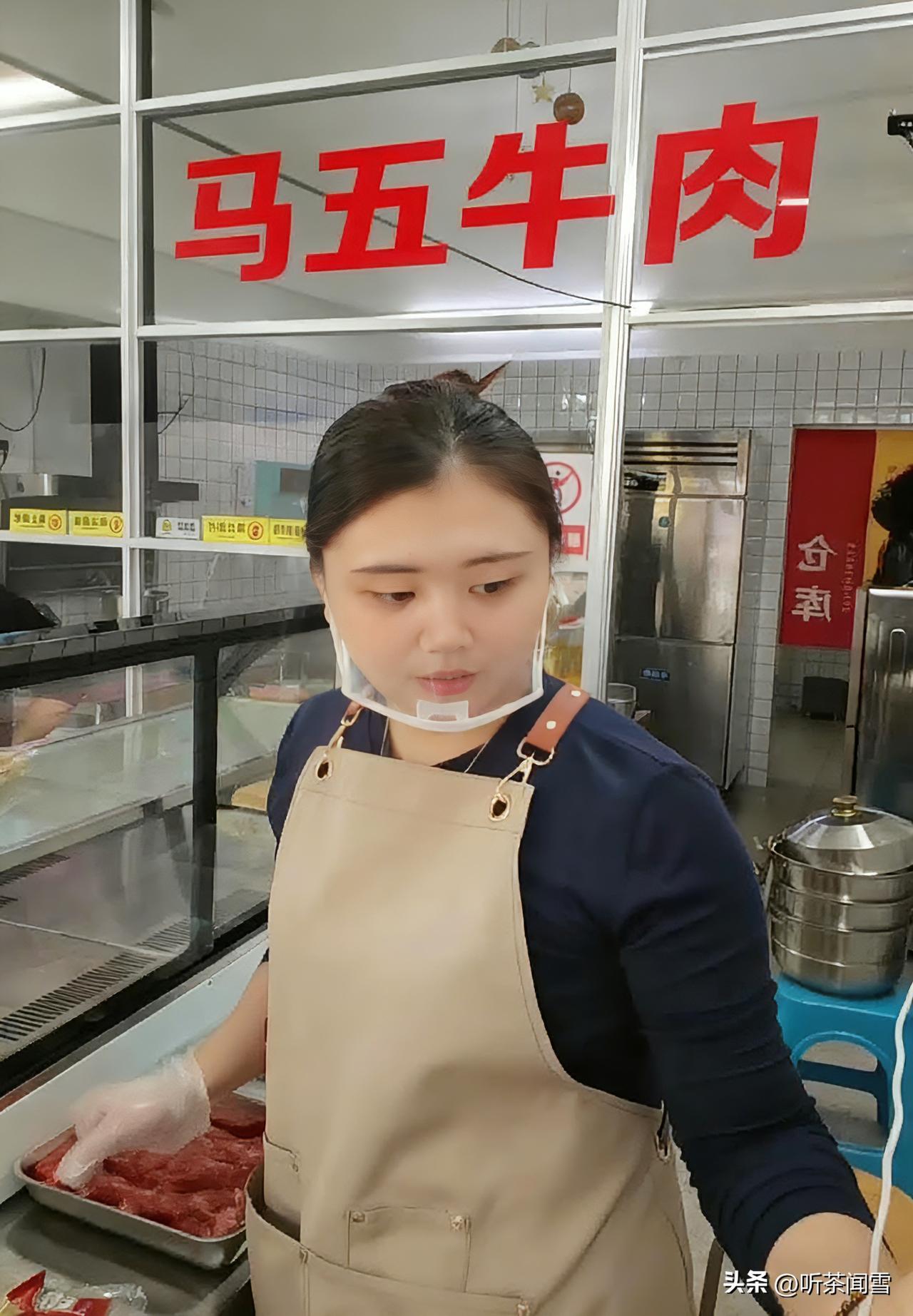 新街的马五牛肉铺，开了几年突然关门了。听说被人举报了，他家的牛肉真的香，肉鲜味美