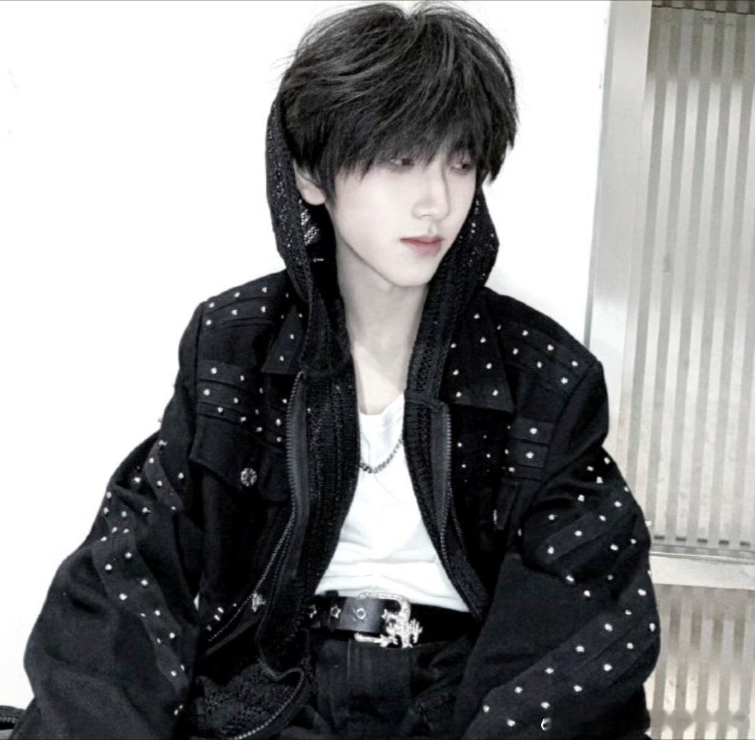 左奇函 💙左奇函李浩宇 💙左奇函 四代第一rap担天使也就那样吧 跟你比起来