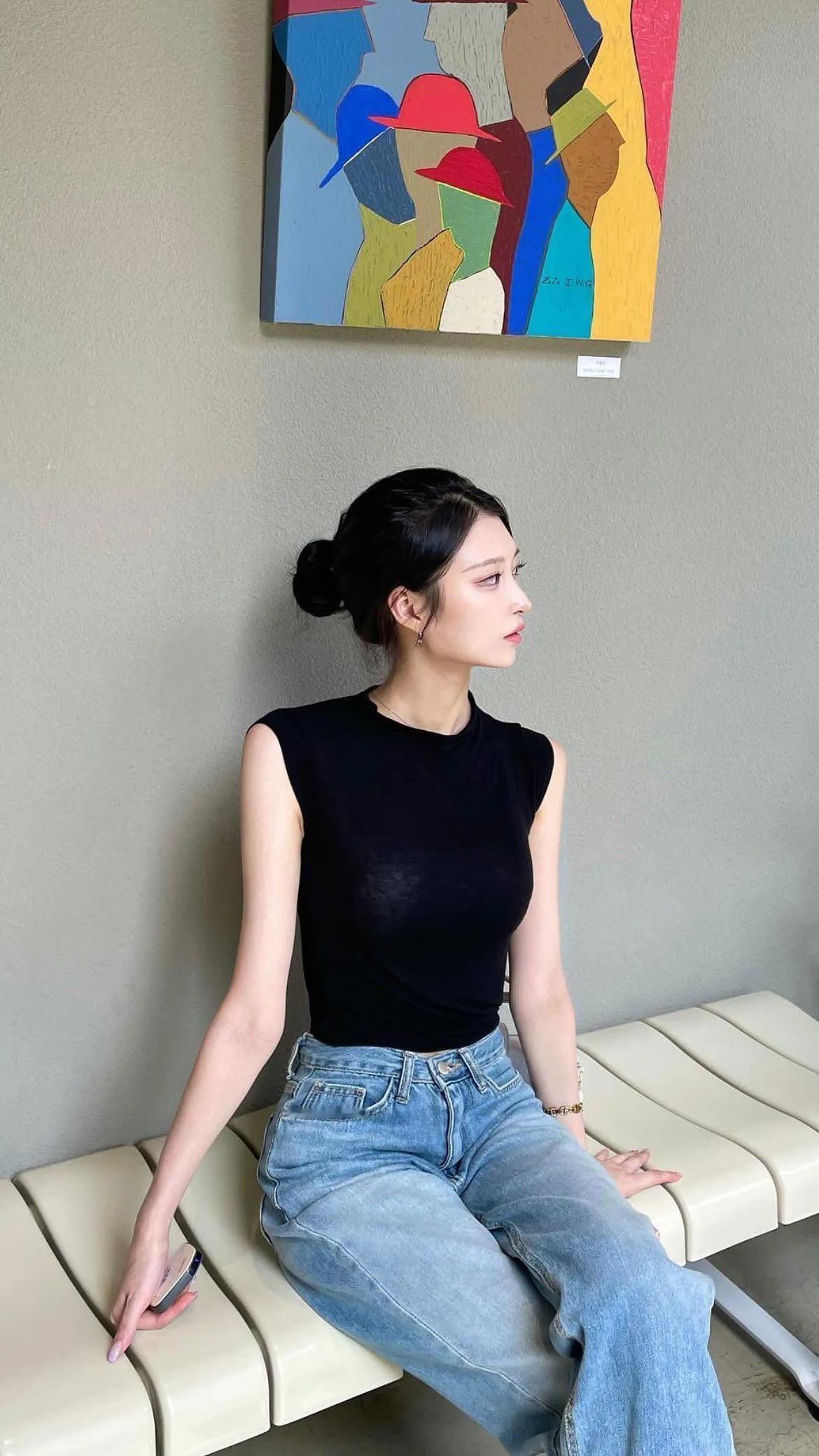 坐看缤纷影
#靓妹倩影分享# #美娇娘美图分享# #分享美少女倩影# #分享唯美