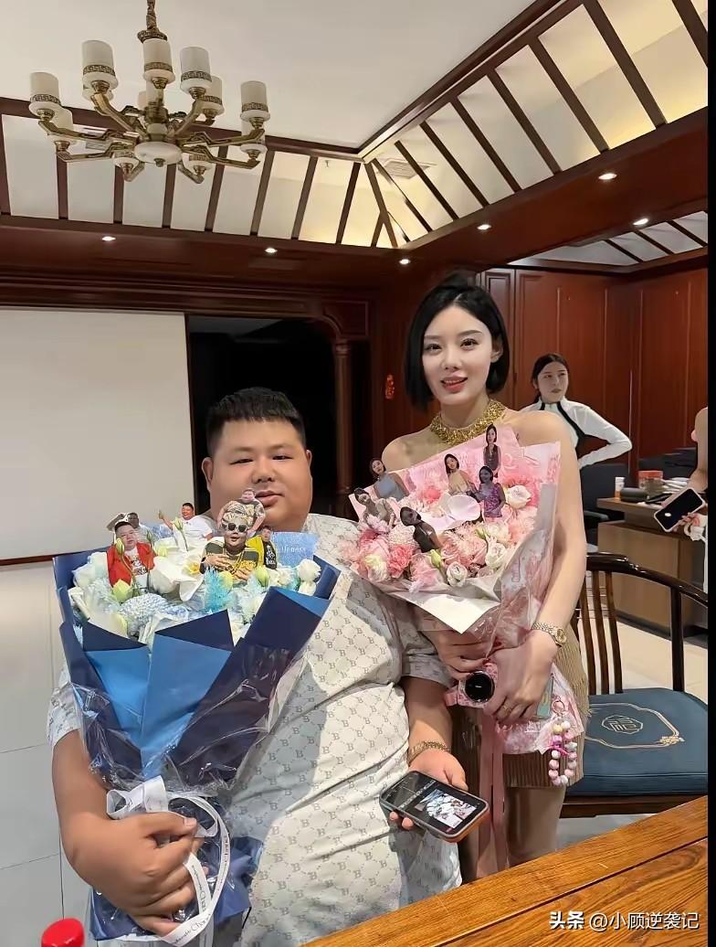 冀J狠人李占良昨天在河北沧州黄骅民谣烧烤酒馆订婚，现场围观粉丝过千，气氛热烈，恍