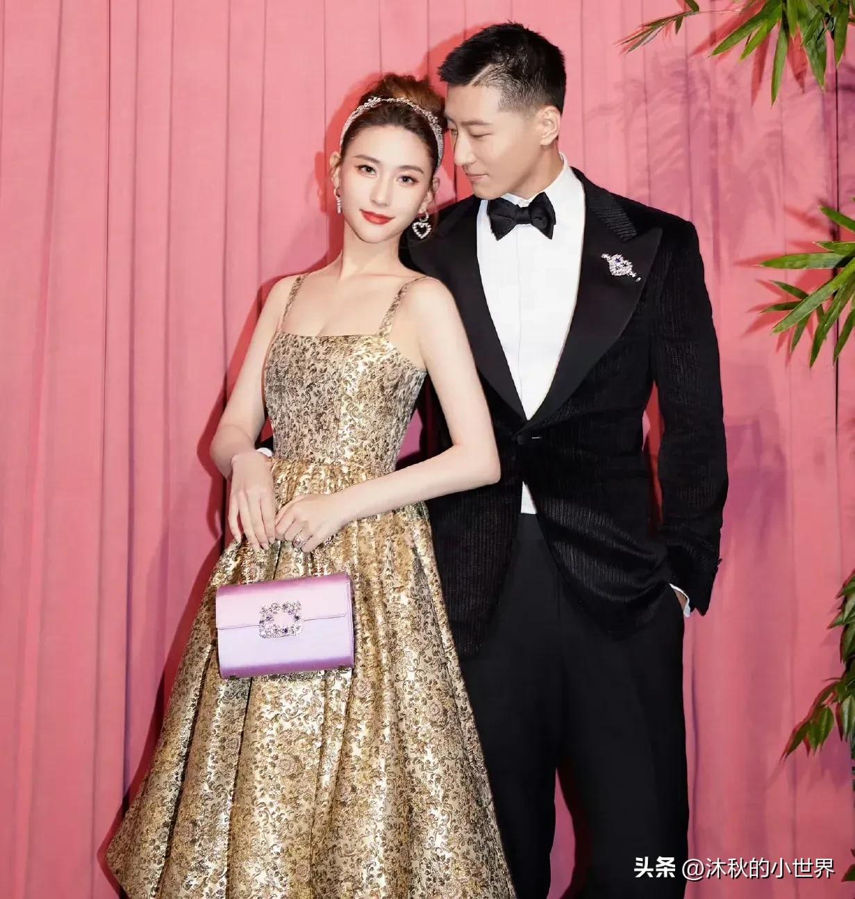 何超莲懒得装了！

其实她根本不是表面看起来那么傻白甜，她一直都很清醒。

当初