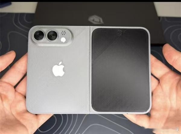 折叠屏iPhone外观实锤苹果首款折叠屏iPhone Fold的外观终于定了！就