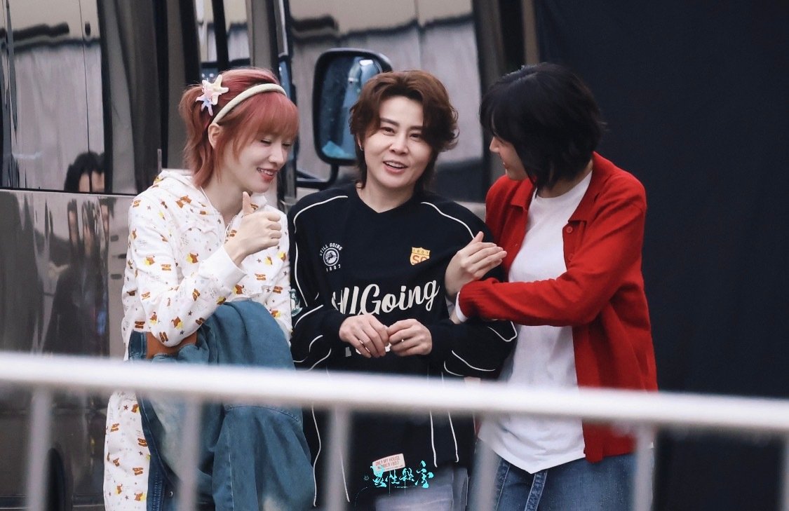 曾沛慈姐姐收割机谁懂啊曾沛慈在浪姐也太会了吧，温柔抱住难过的孙怡，调皮勾黄灿灿下