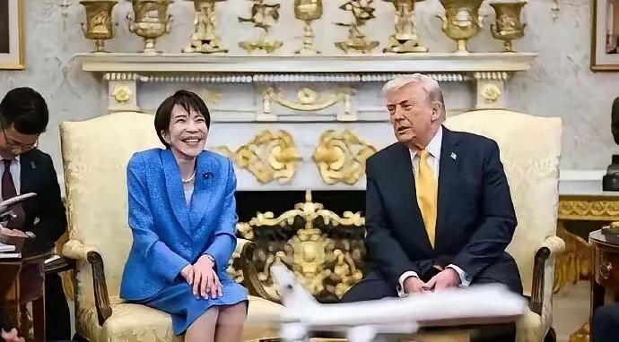 高市早苗和麻生太郞的矛盾越來越深了，兩個人的衝突點至少有五方面：一是高市不想做麻