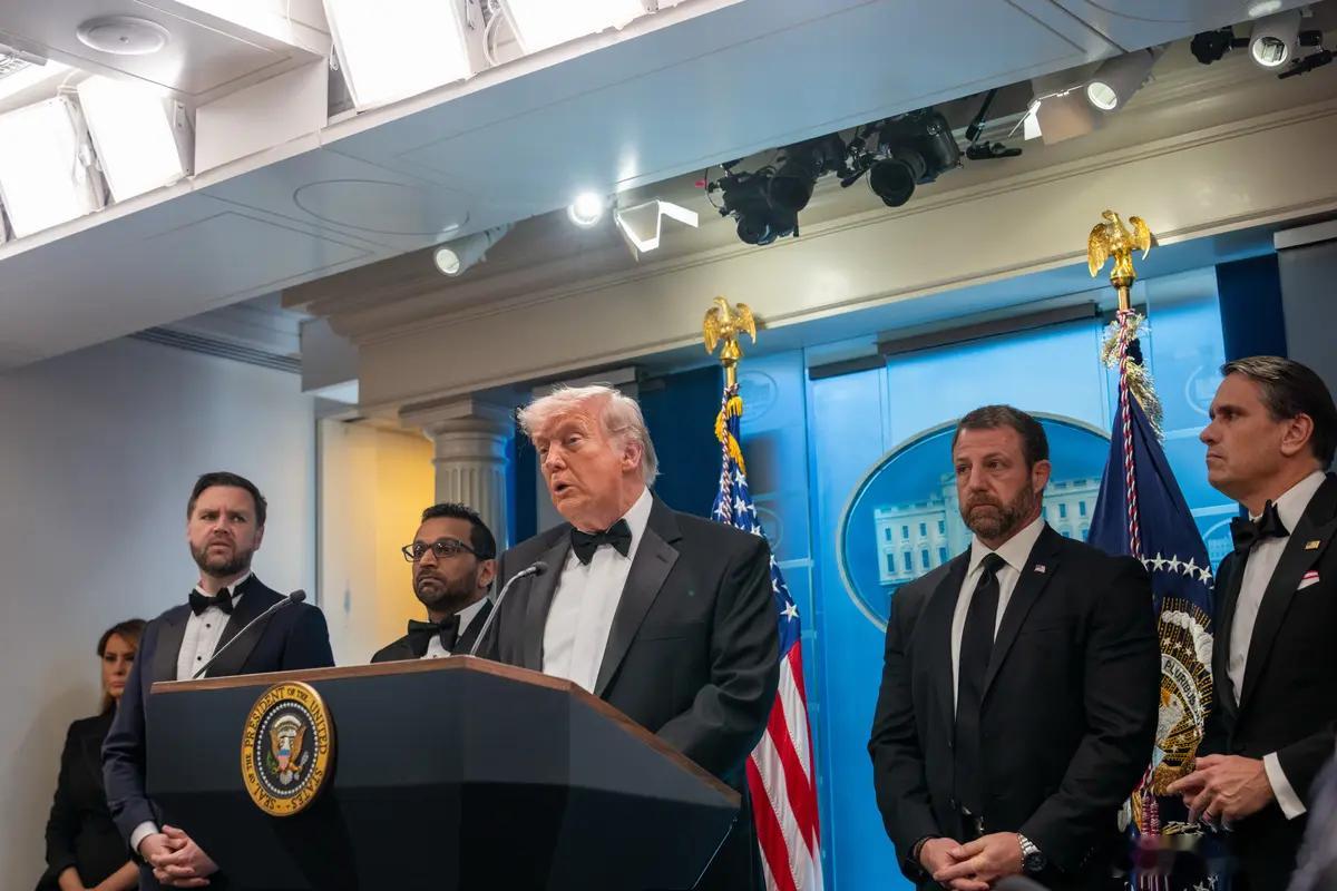 川普：不认为枪击事件与战争有关美国总统川普在记者会上就枪击事件与伊朗战争的关系指