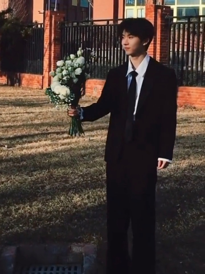 啊啊啊啊从校服到西装，我们《蜉蝣》真的是he马嘉祺你个浪漫疯子…马嘉祺蜉蝣if线