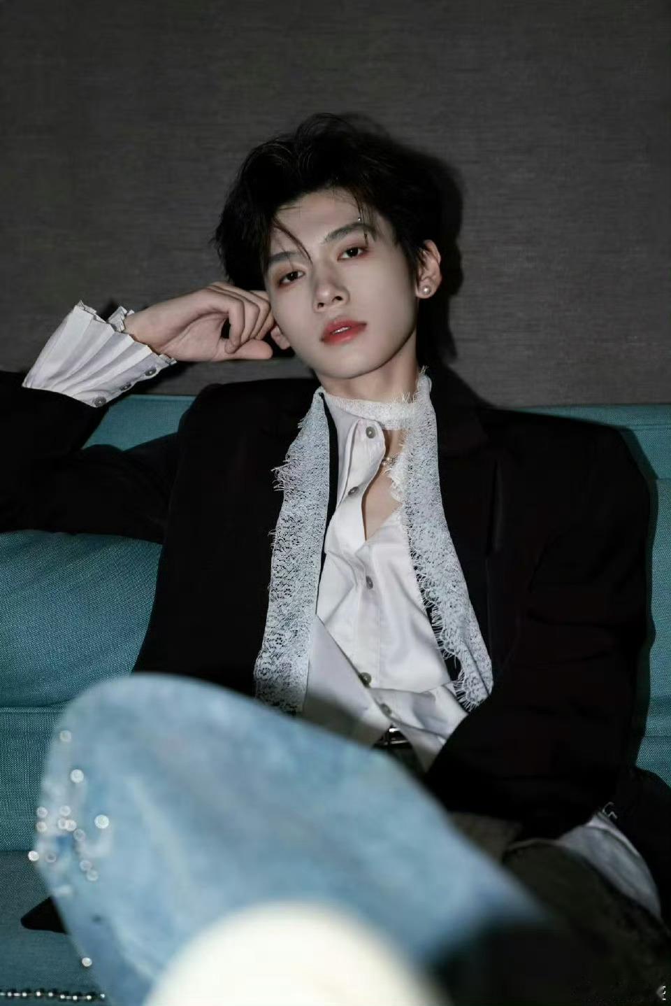 孙恩盛新歌AB面孙恩盛新歌展现独特AB面魅力。一面是节奏轻快，旋律如灵动音符跳跃