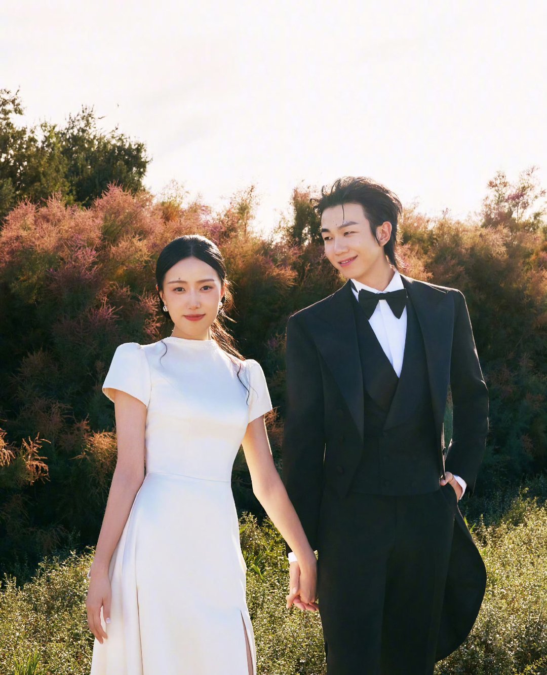 白举纲婚礼照片配一脸！好有夫妻相啊！ ​​​