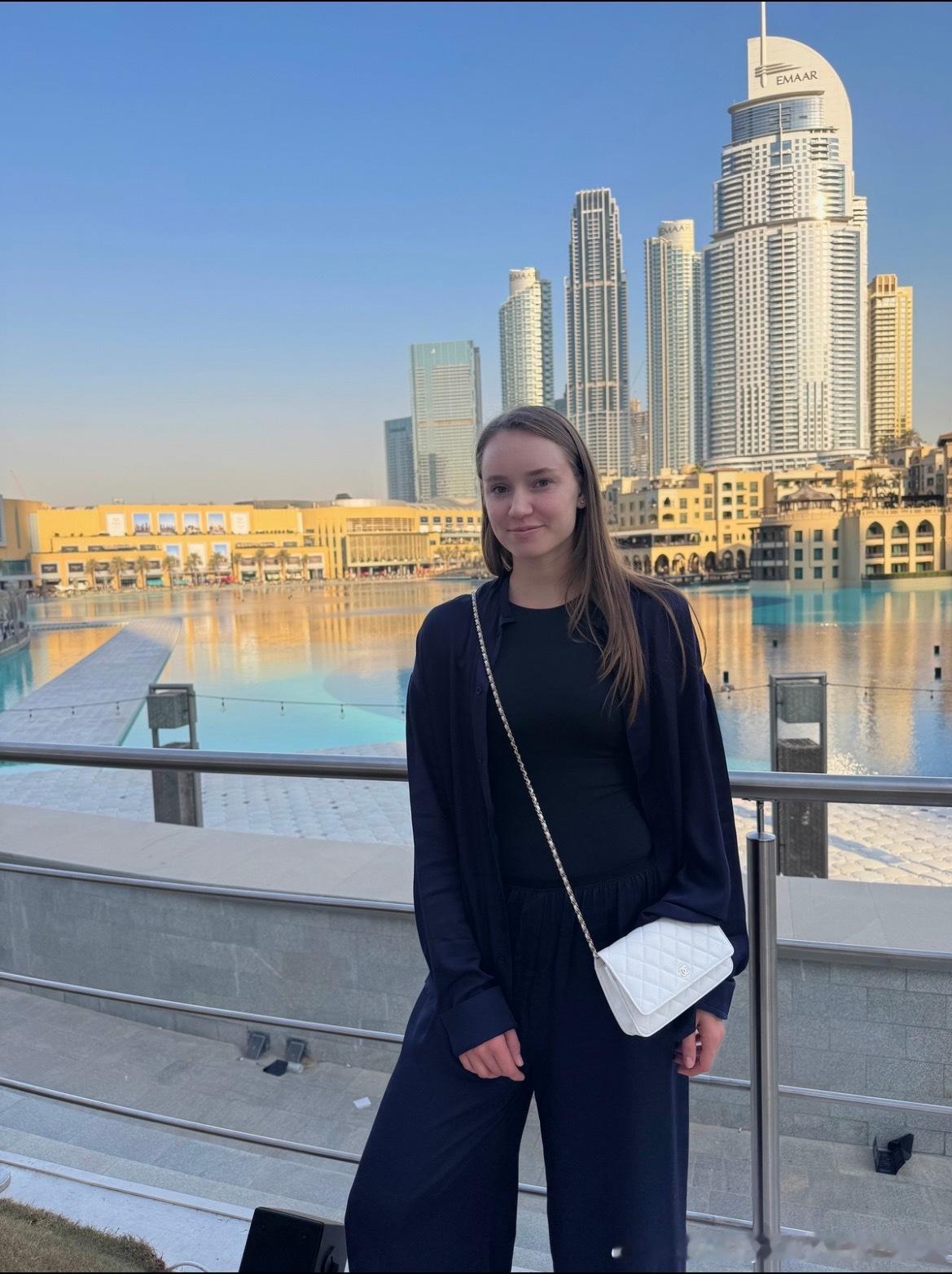 网球talking大会 Elena Rybakina微博最近更新：“假期碎片🧩