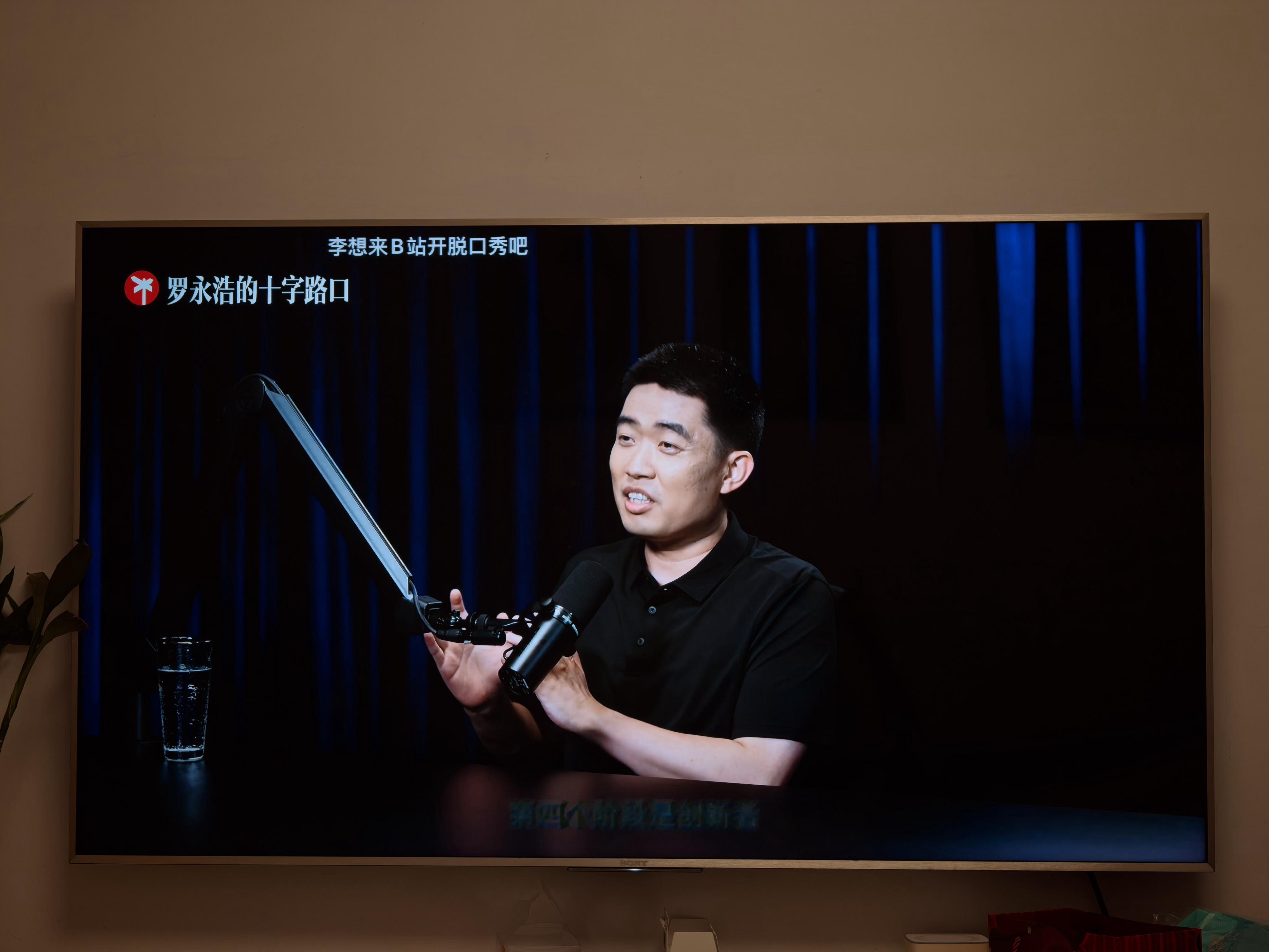 话不投机半句多，他俩已经聊了3个半小时了，还是剪辑后的。我也看了3个半小时了，一