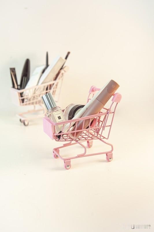 深夜11月11日零点，我紧盯着购物车里的新款手机，手指机械地刷新着页面。当所谓的