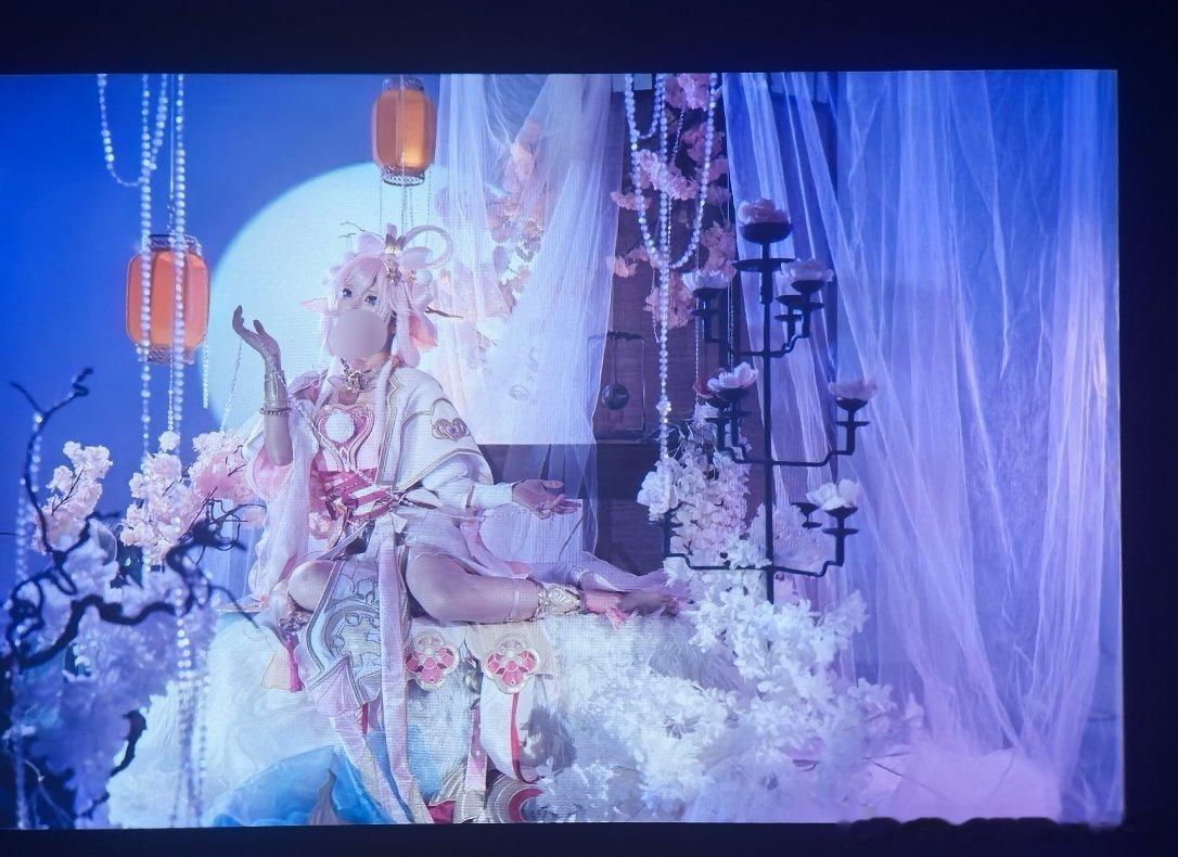 太相信自己肠胃功能的代价就是一觉醒来上吐下泻，吃不下东西，葡萄糖块和电解质水硬顶