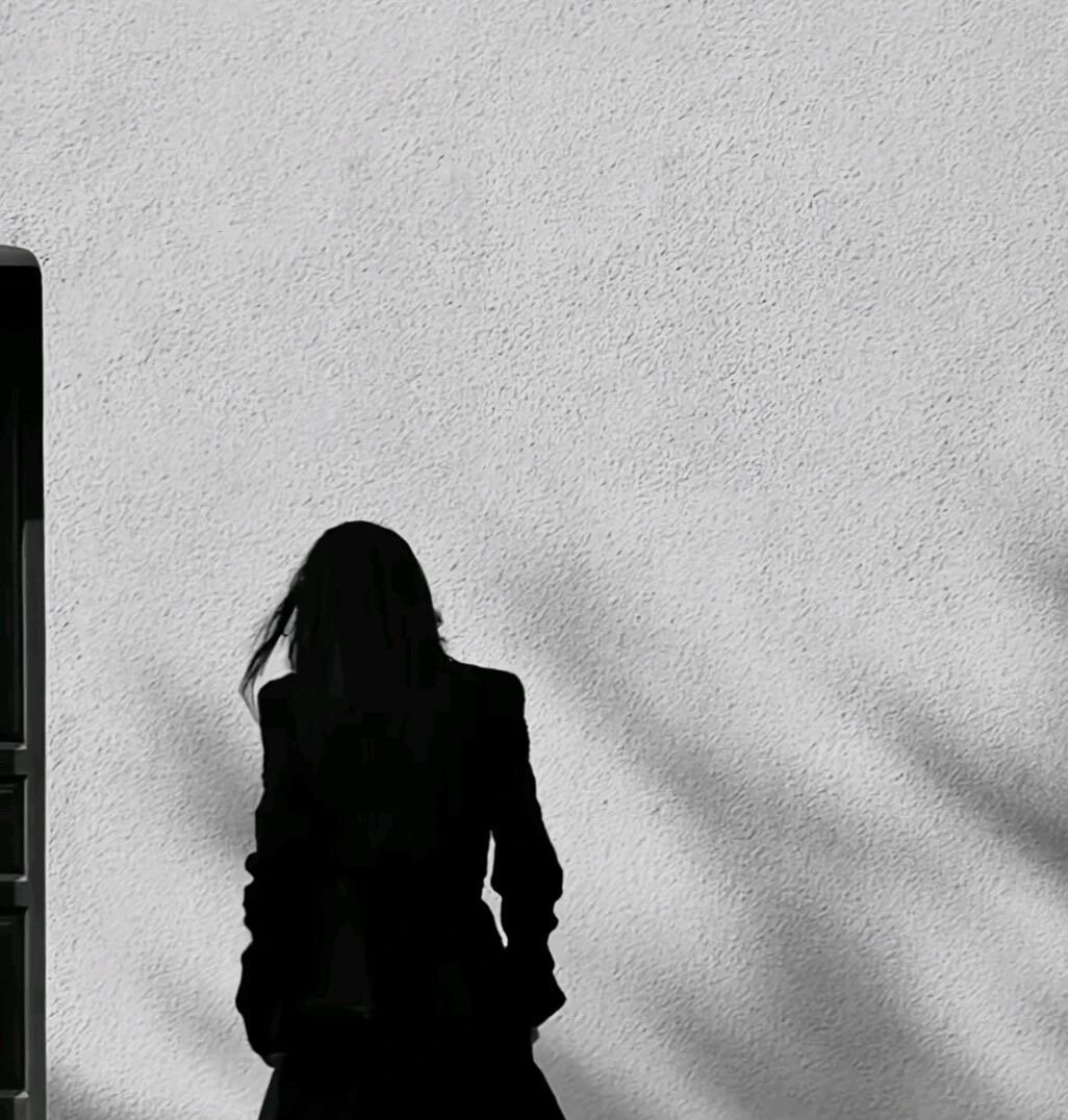 未来五年活下的54条忠告谁读谁受益1、努力存钱，30万以下的都叫“余额”2、不参