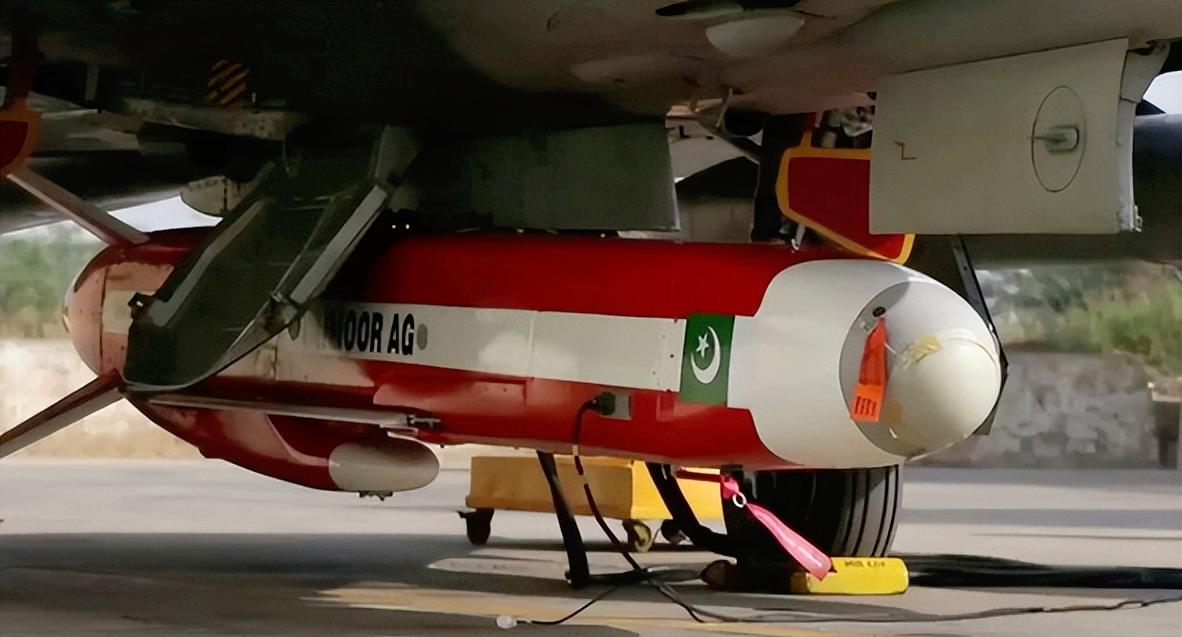 巴基斯坦军方发了个重磅消息，他们自己造的“泰穆尔”空射巡航导弹，成功试射了，这次