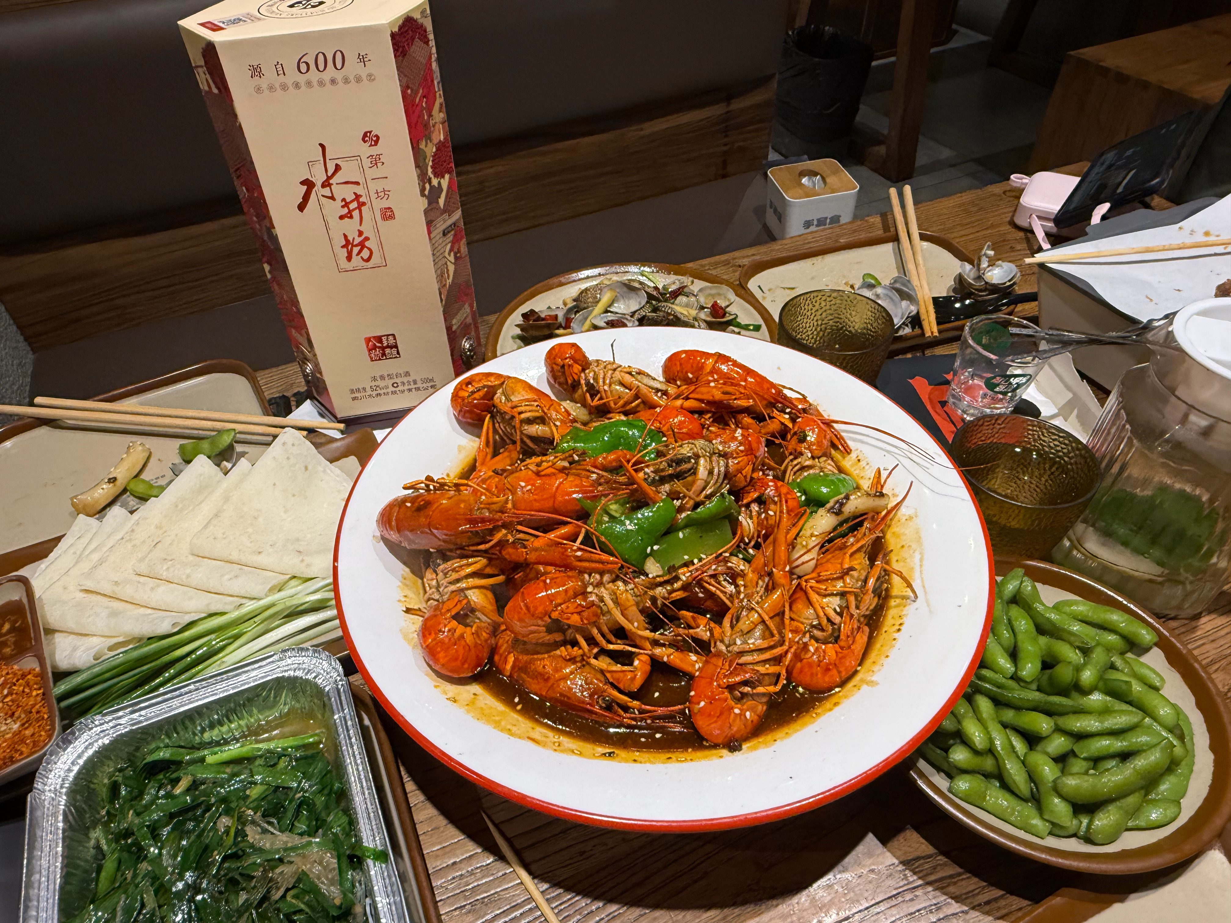 赛后聚餐，就得喝官方的！ ​​​