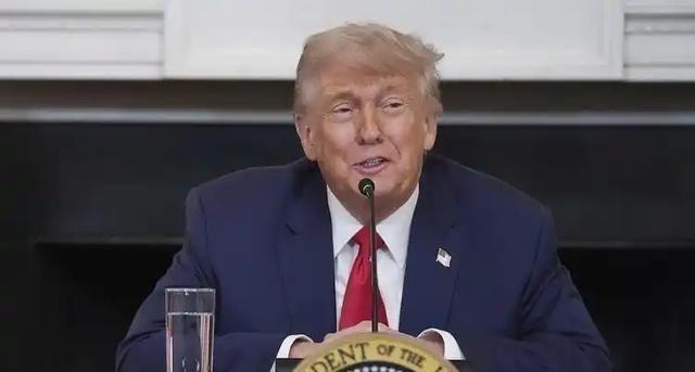 特朗普在台湾问题上，终于不装了！但这恰恰证明， 美国 ，已经不行了！很多人以为美