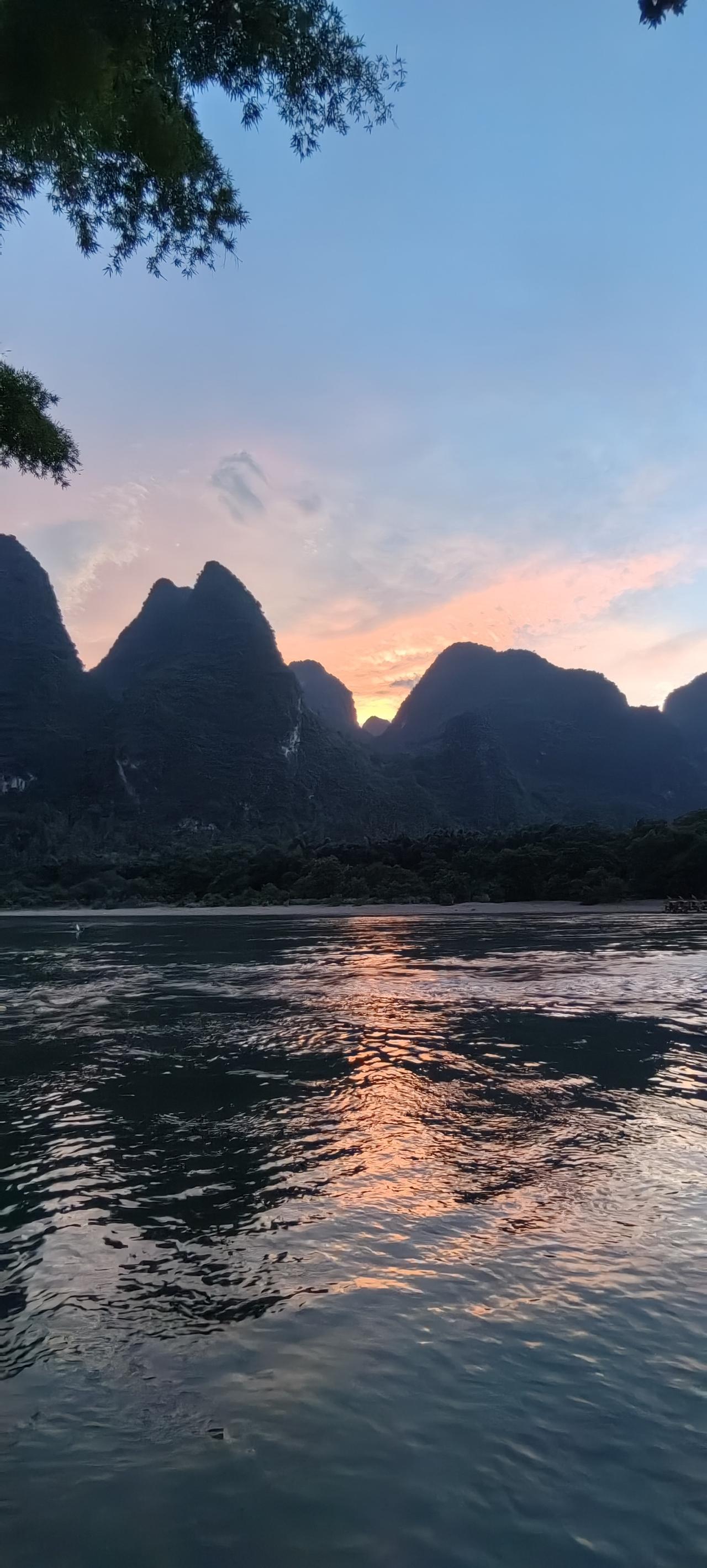 人这辈子最大的本事：管住自己

刚刷到朗威剃须刀老总的采访，真的瞬间被点醒。
