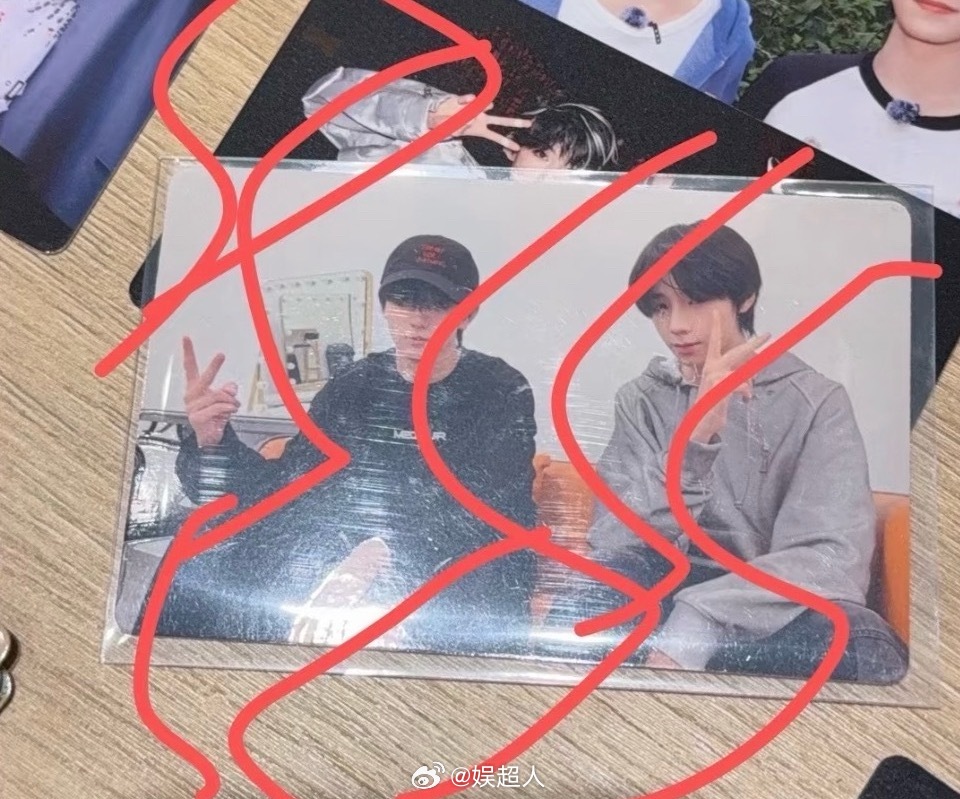 橹穆私服比耶橹穆比耶合照 woc，橹穆的隐藏卡出来了！是私服比耶合照啊 穆祉丞王