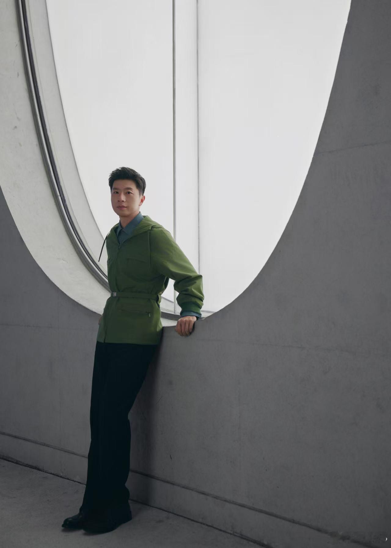Prada品牌代言人马龙 亮相国际秀场大方得体，展现东方魅力，为品牌增添了别样的