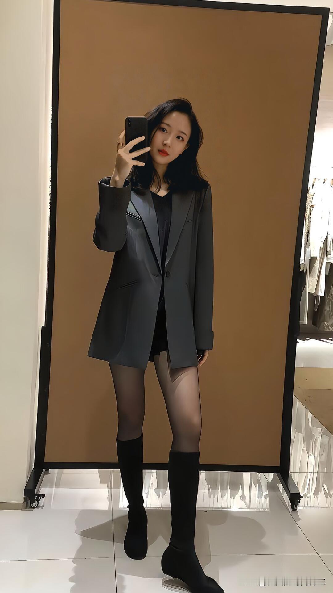 道不尽的心酸，只能当笑谈；述不尽的往事，只能随风散。

最戳人的不是生活有多苦，