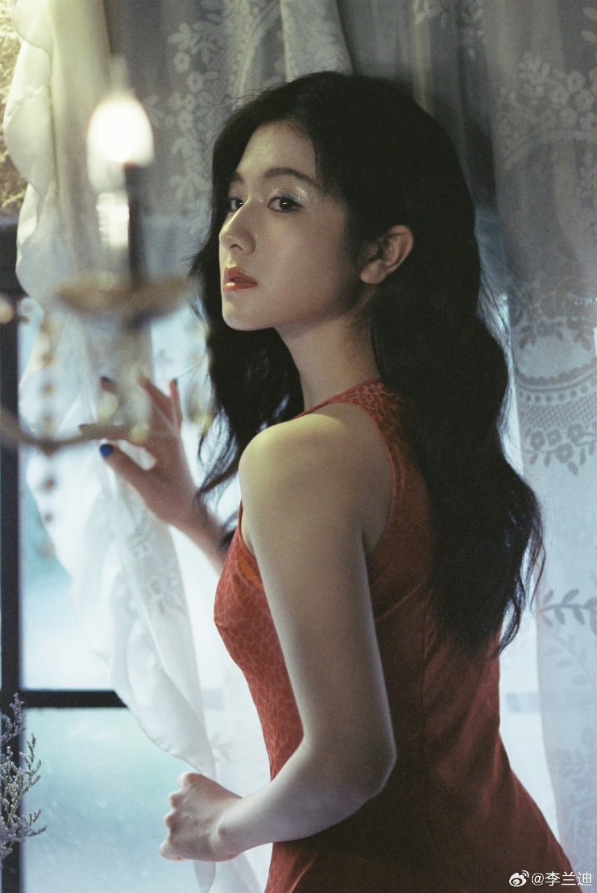 李兰迪端午语音祝福李兰迪端午红裙写真 李兰迪端午红裙写真🈶 