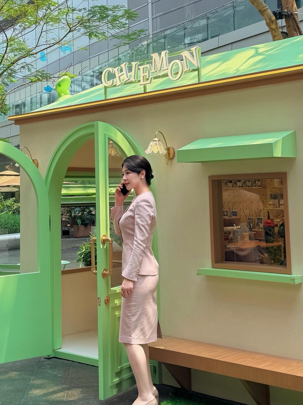 在深圳万象前海捉一枚气质粉领小姐姐，抓拍瞬间，职场气质穿搭摄影气质职场女孩 职场